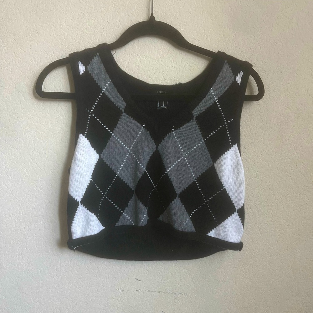 Forever 21 small short sleeve and cropped knitted sweater.